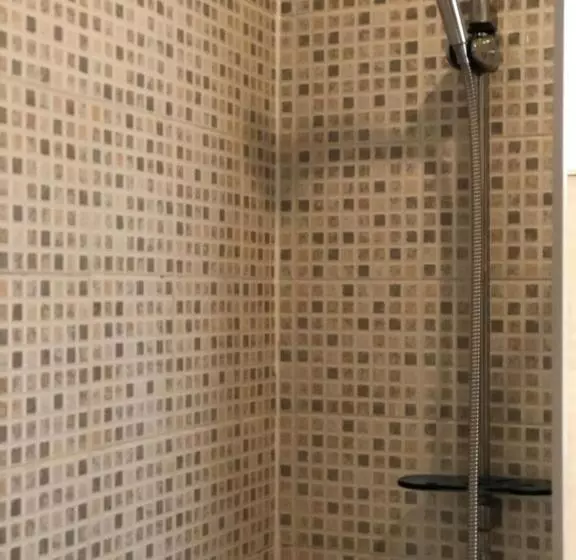 تختخواب و صبحانه Admiral Guest House