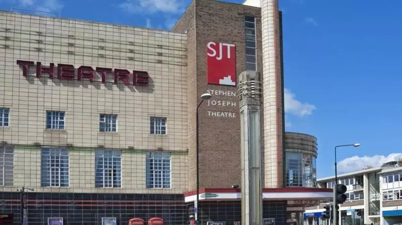 تختخواب و صبحانه Admiral Guest House