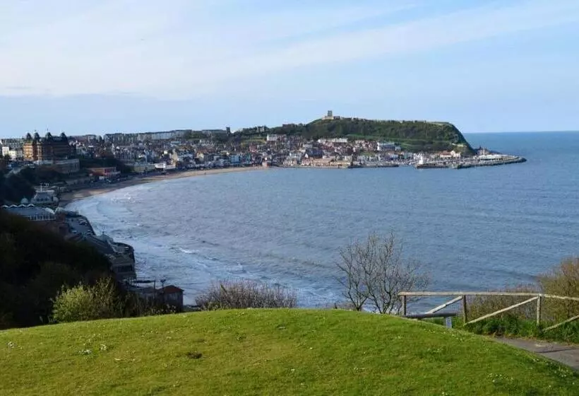 تختخواب و صبحانه Admiral Guest House