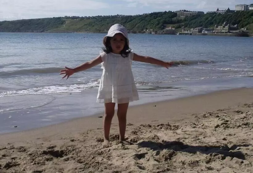 تختخواب و صبحانه Admiral Guest House