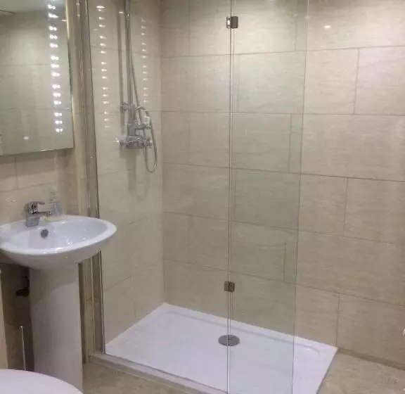 تختخواب و صبحانه Admiral Guest House