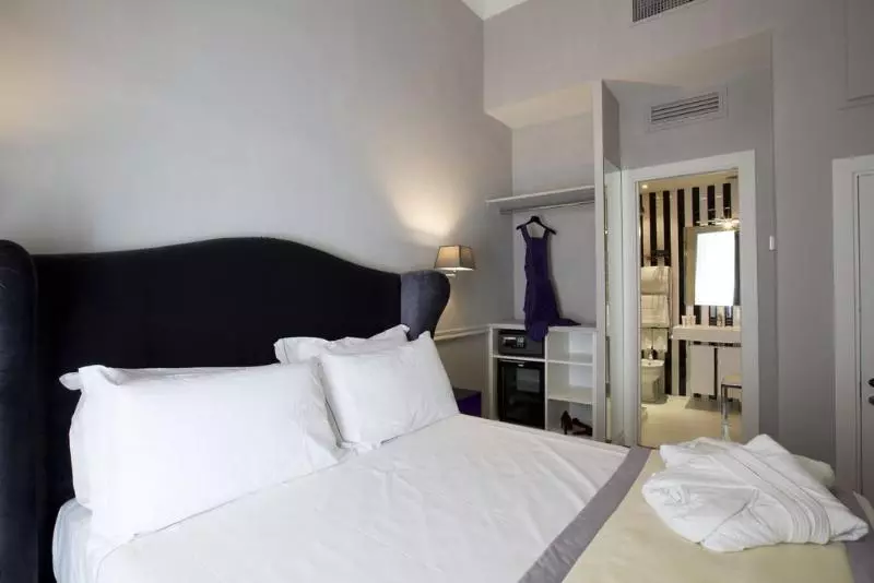 تختخواب و صبحانه Relais Leone