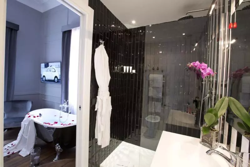 تختخواب و صبحانه Relais Leone