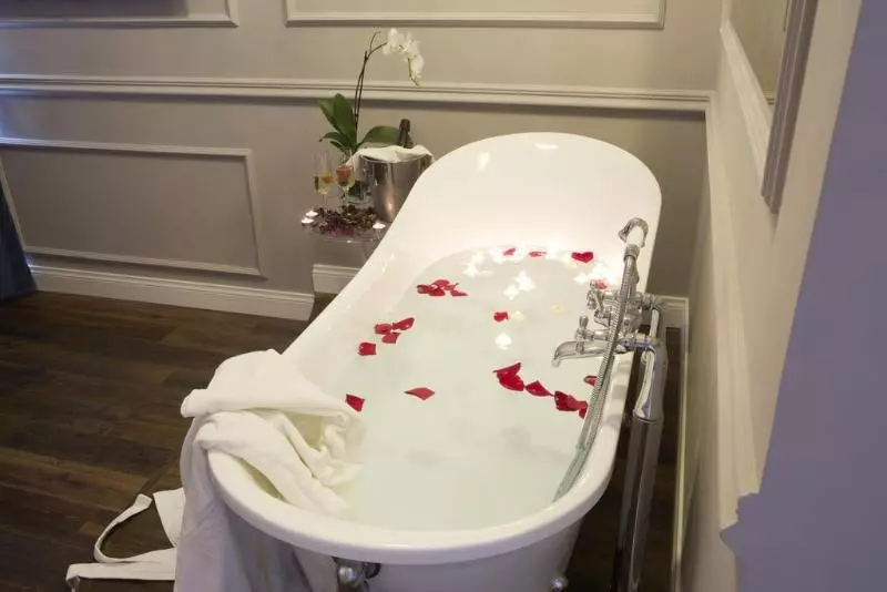 تختخواب و صبحانه Relais Leone