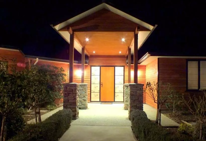 민박 Wanaka Alpine Lodge