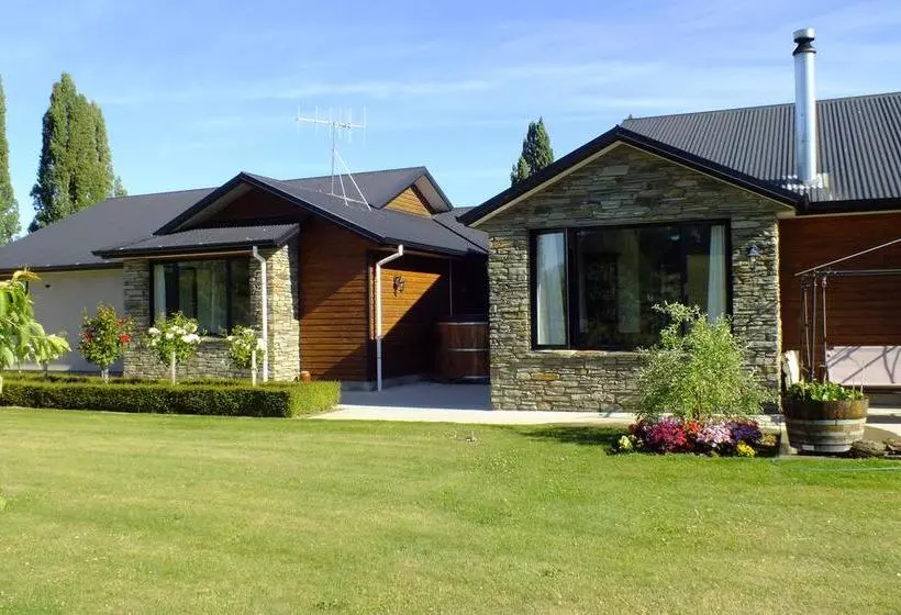 민박 Wanaka Alpine Lodge