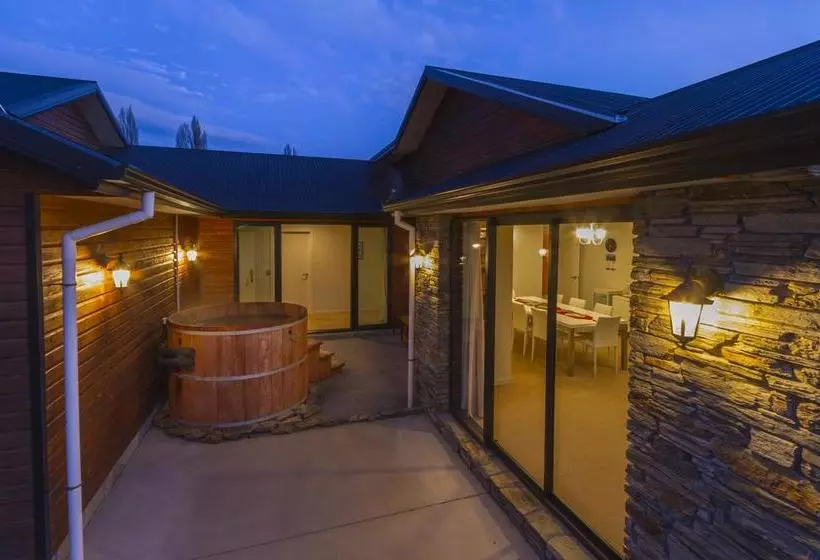 민박 Wanaka Alpine Lodge