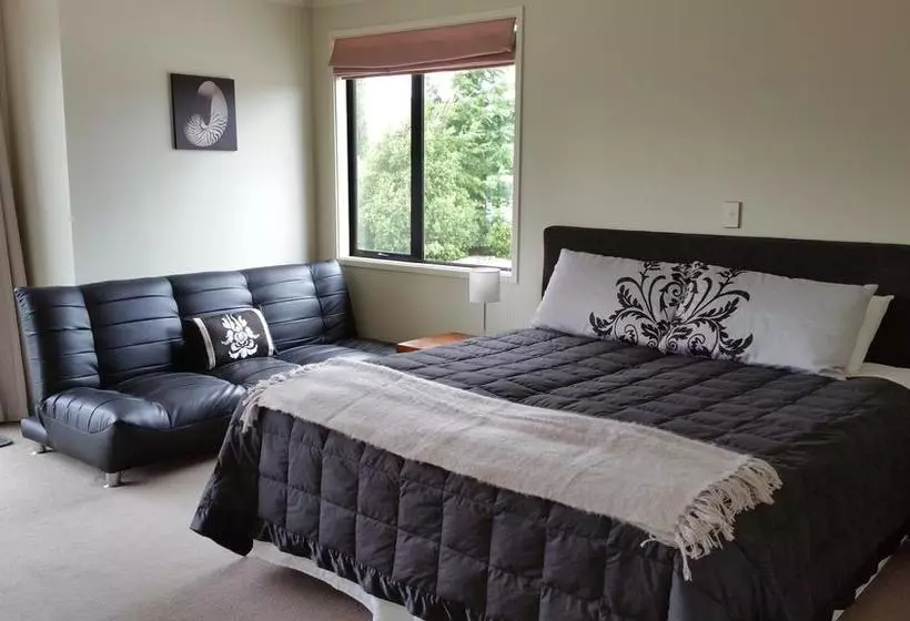 민박 Wanaka Alpine Lodge