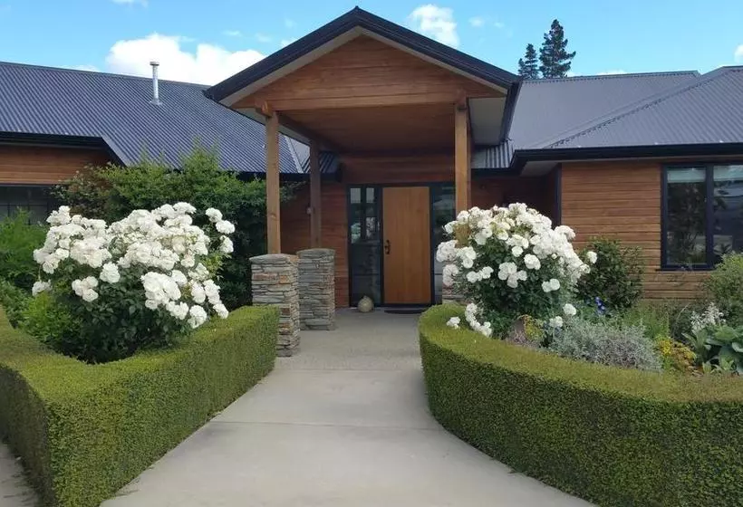 민박 Wanaka Alpine Lodge