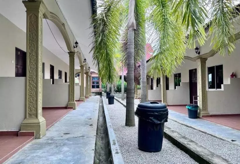 Dhania Cenang Beach Motel