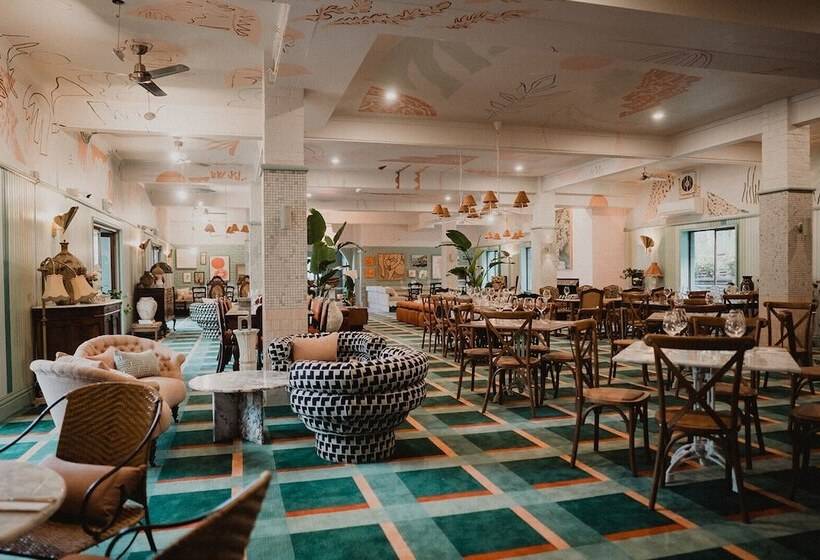 Отель The Lodge Jamberoo