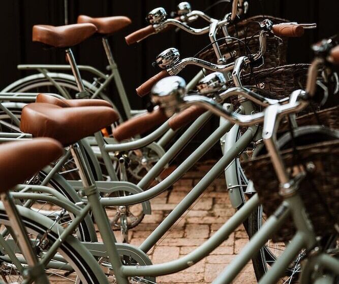 Отель The Lodge Jamberoo