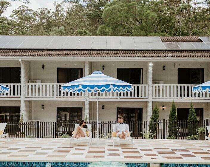 Отель The Lodge Jamberoo