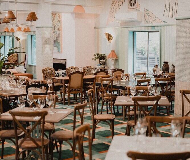 Отель The Lodge Jamberoo