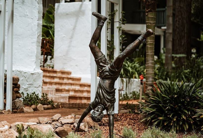 Отель The Lodge Jamberoo