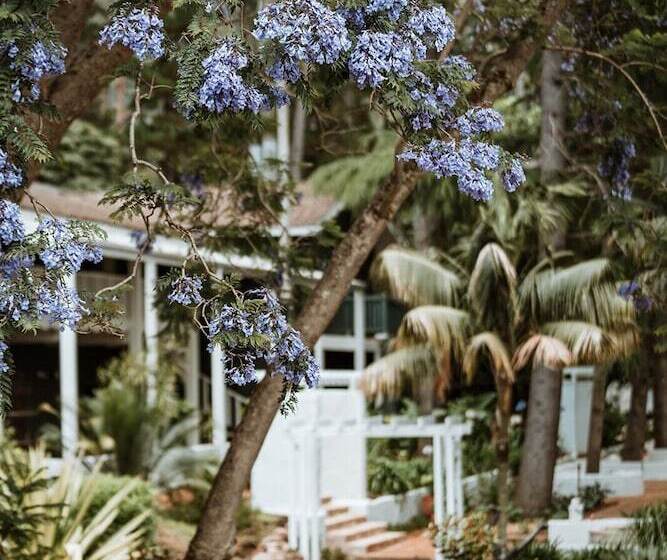 Отель The Lodge Jamberoo