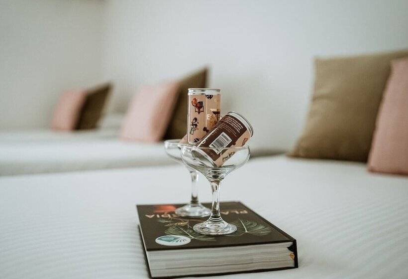 Отель The Lodge Jamberoo