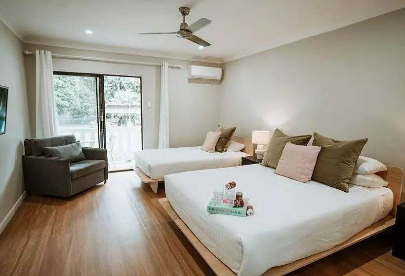 Отель The Lodge Jamberoo