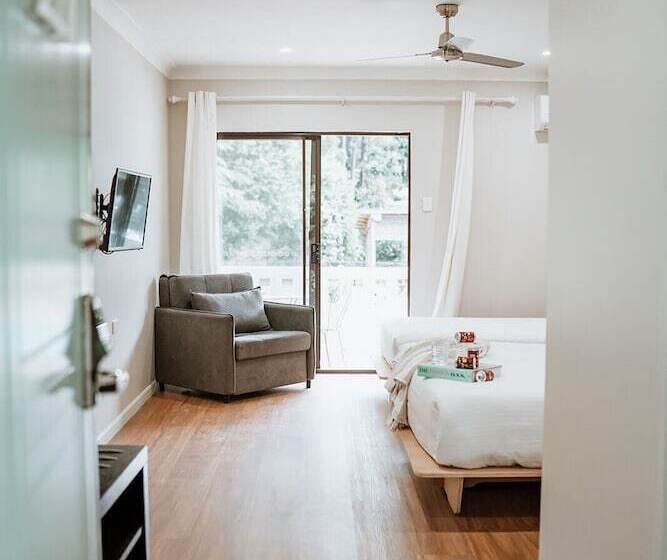 Отель The Lodge Jamberoo