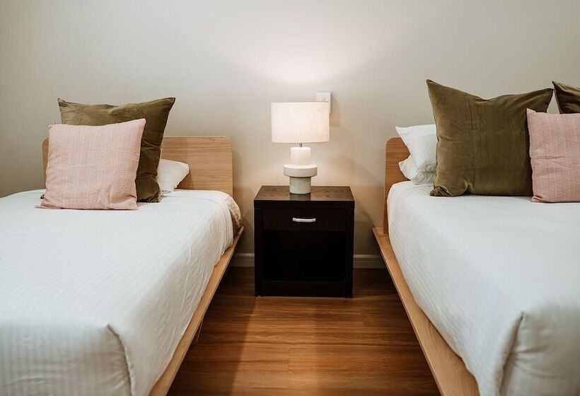 Отель The Lodge Jamberoo