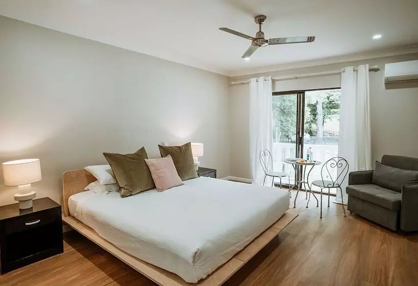 Отель The Lodge Jamberoo