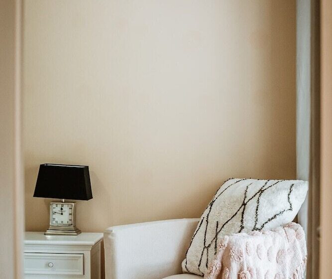 Отель The Lodge Jamberoo