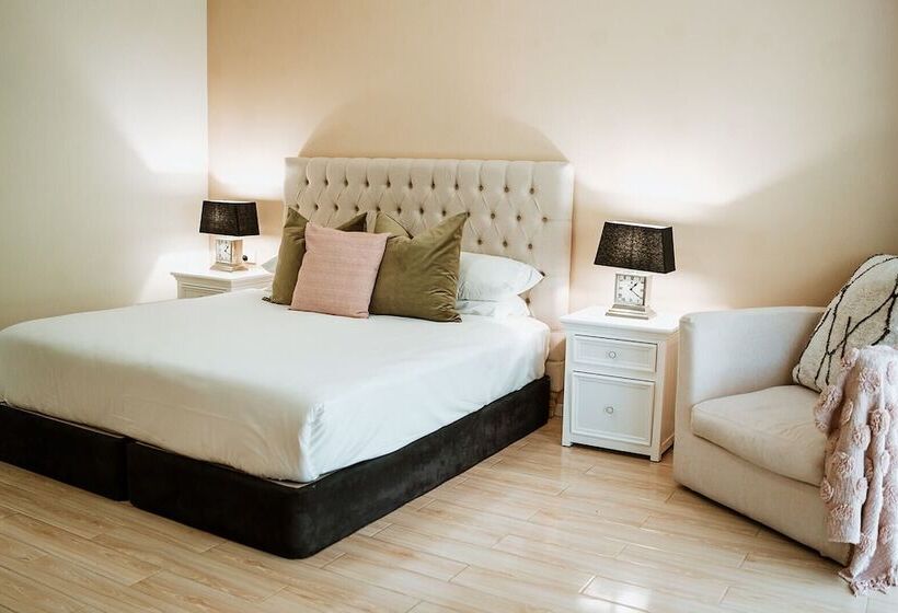 Отель The Lodge Jamberoo