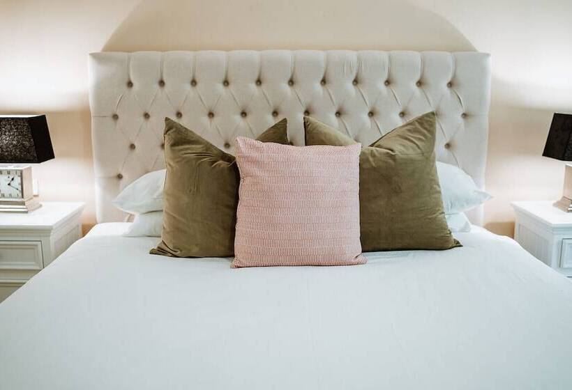 Отель The Lodge Jamberoo