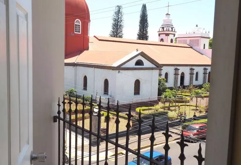 هتل Catedral Casa Cornejo