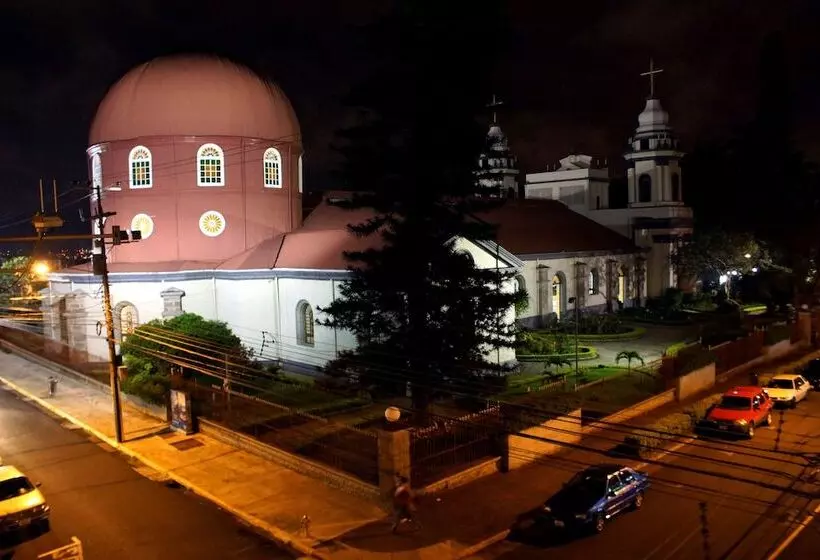 هتل Catedral Casa Cornejo