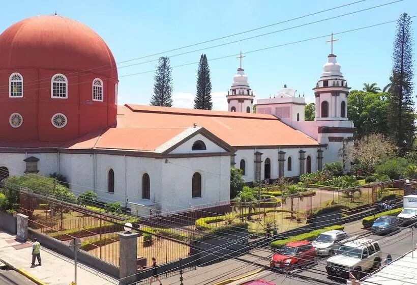هتل Catedral Casa Cornejo