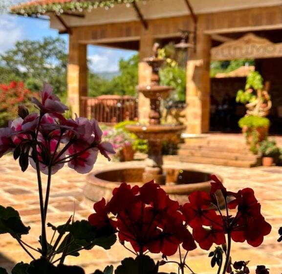 هتل Hicasua Y Centro De Convenciones