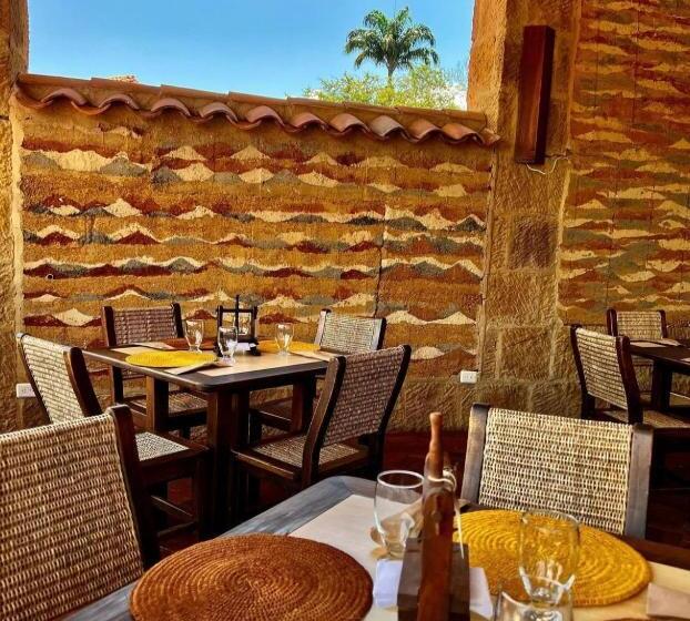 هتل Hicasua Y Centro De Convenciones