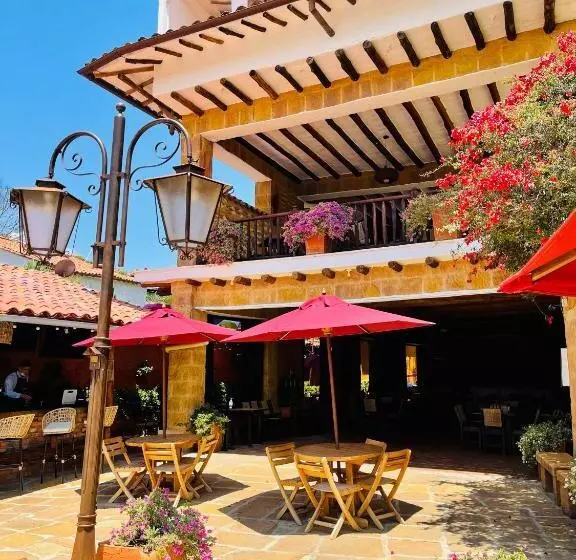 فندق Hicasua Y Centro De Convenciones