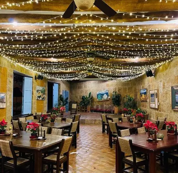 فندق Hicasua Y Centro De Convenciones