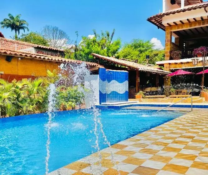 فندق Hicasua Y Centro De Convenciones