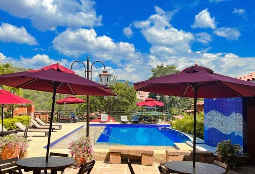 هتل Hicasua Y Centro De Convenciones