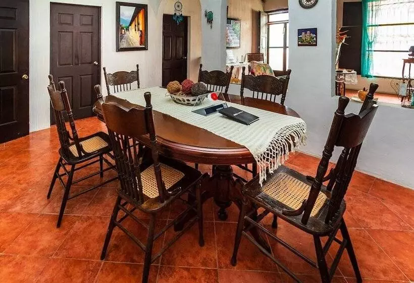 호텔 Hostal El Patio