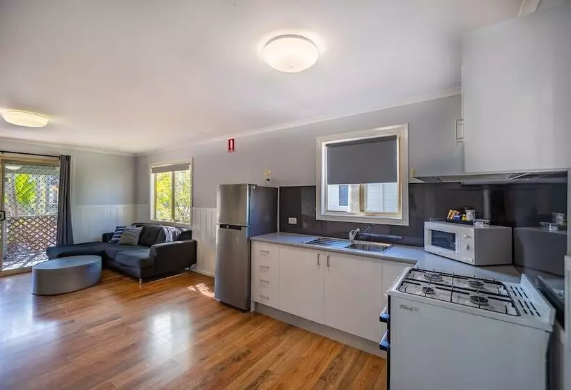 Отель Ingenia Holidays One Mile Beach