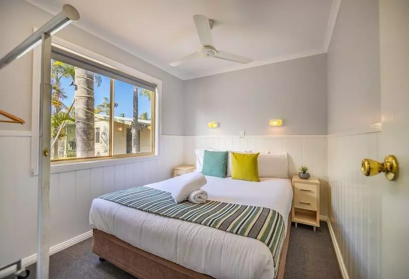 Отель Ingenia Holidays One Mile Beach