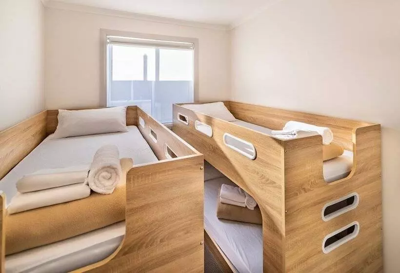 Отель Ingenia Holidays One Mile Beach