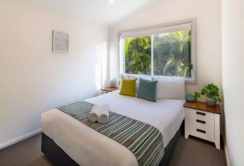 Отель Ingenia Holidays One Mile Beach