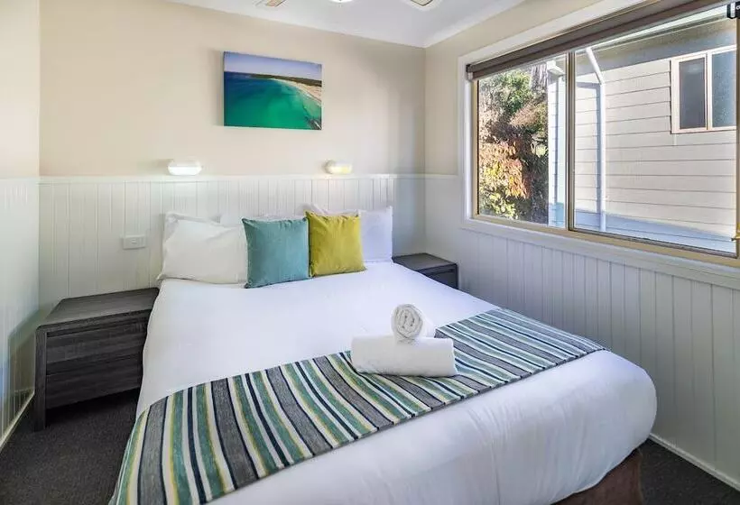 Отель Ingenia Holidays One Mile Beach