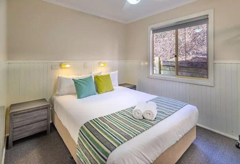 Отель Ingenia Holidays One Mile Beach