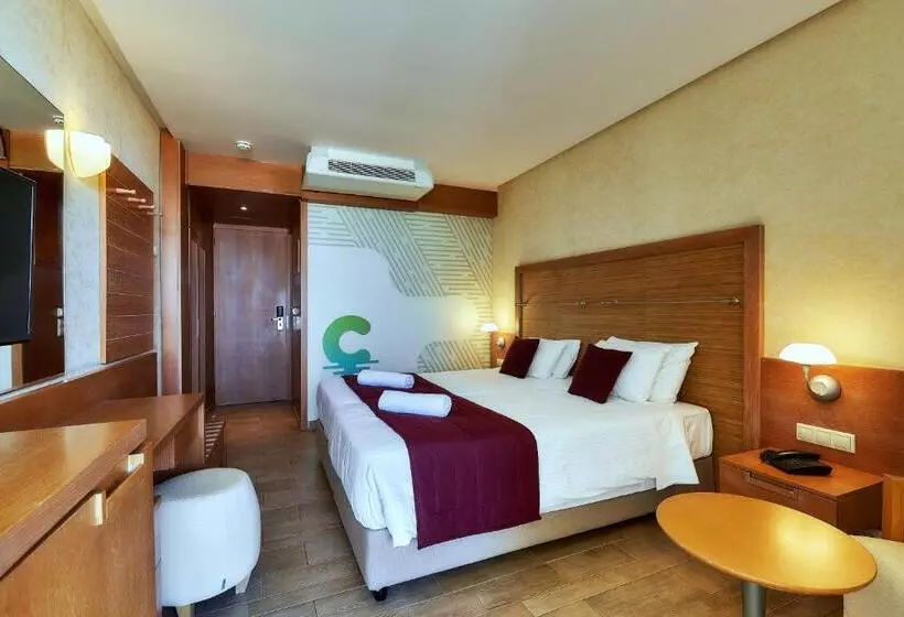 هتل Sirens Beach & Village