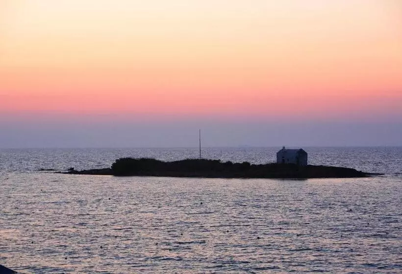 هتل Sirens Beach & Village