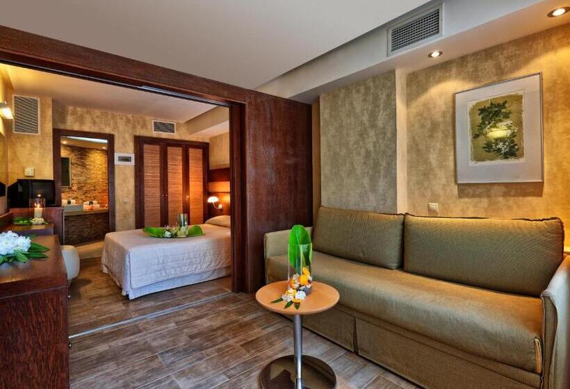 هتل Sirens Beach & Village