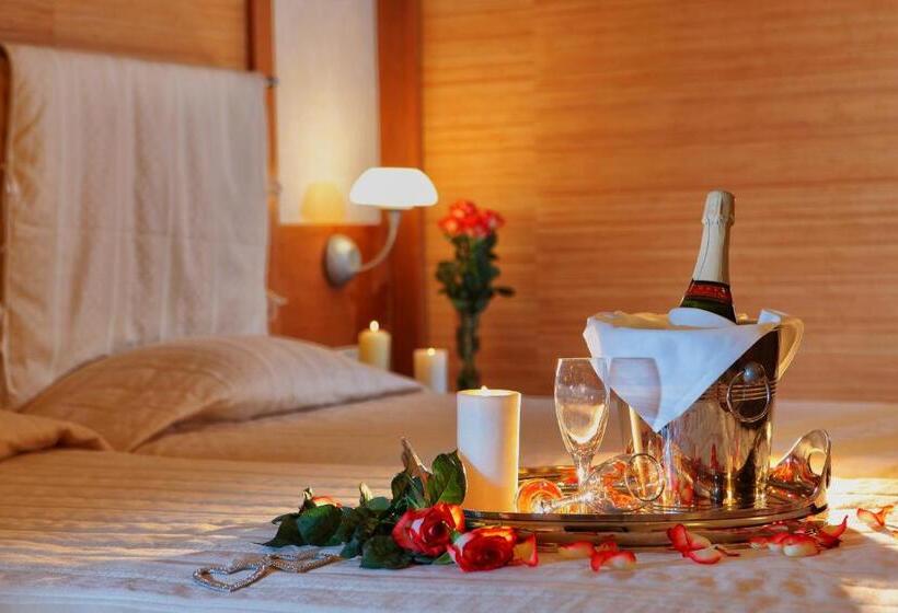 هتل Sirens Beach & Village