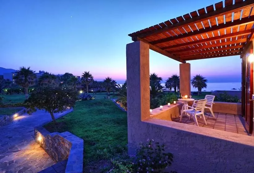 هتل Sirens Beach & Village