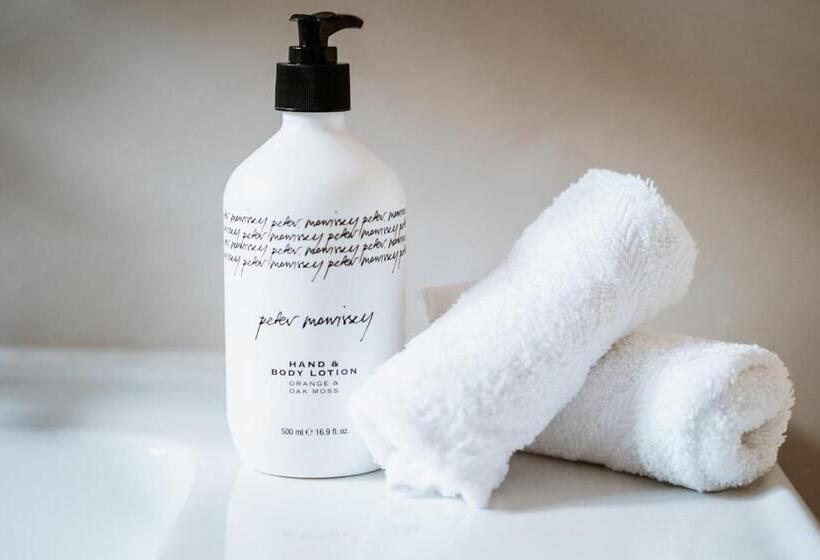 Отель The Lodge Jamberoo